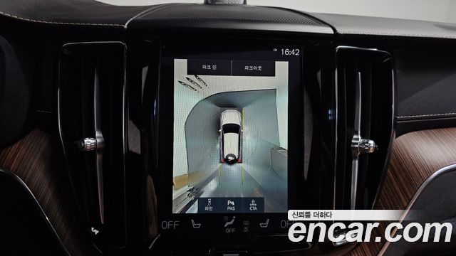 Volvo XC60 2021 — photo 22