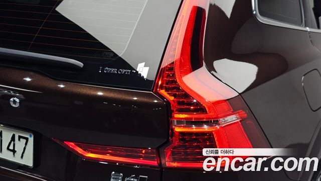 Volvo XC60 2021 — photo 9