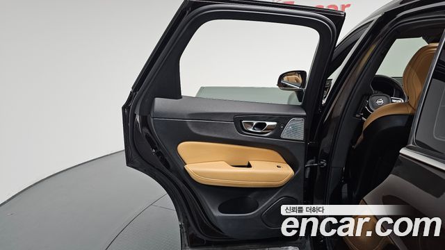 Volvo XC60 2021 — photo 15