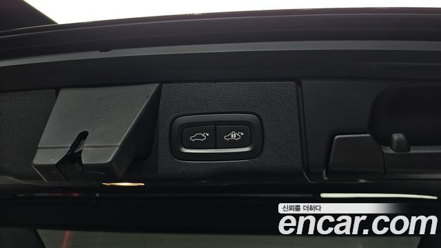 Volvo XC60 2021 — photo 27
