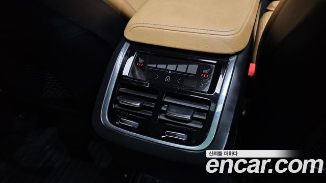 Volvo XC60 2021 — photo 28