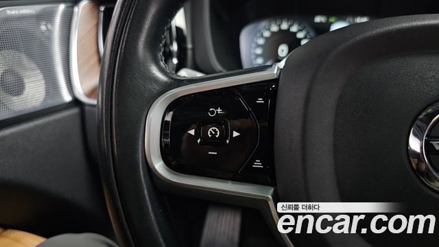 Volvo XC60 2021 — photo 36