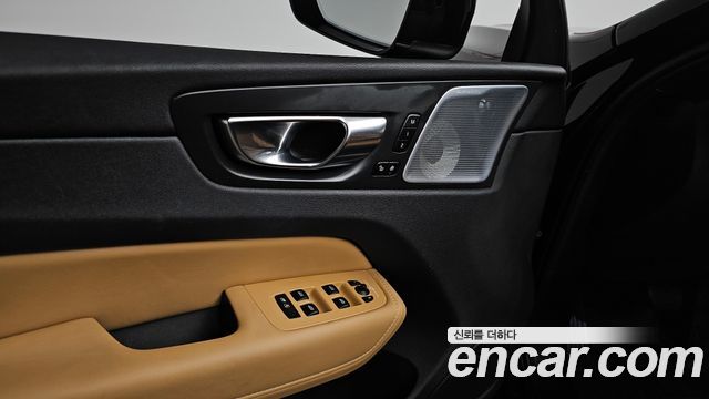 Volvo XC60 2021 — photo 37