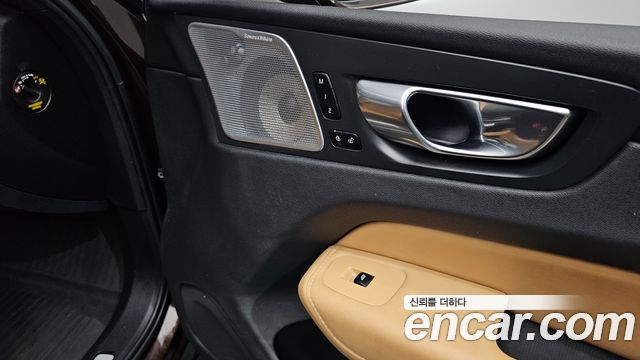 Volvo XC60 2021 — photo 38