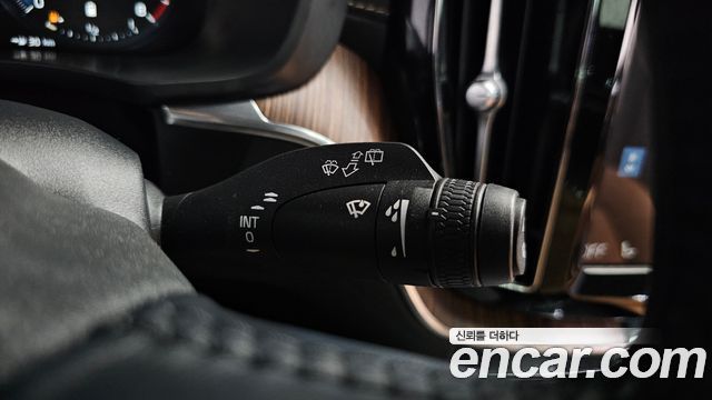 Volvo XC60 2021 — photo 40