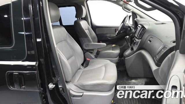 Hyundai Starex 2019 — photo 17