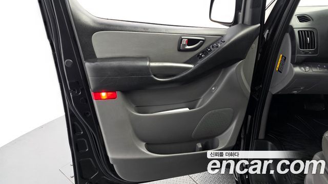 Hyundai Starex 2019 — photo 15