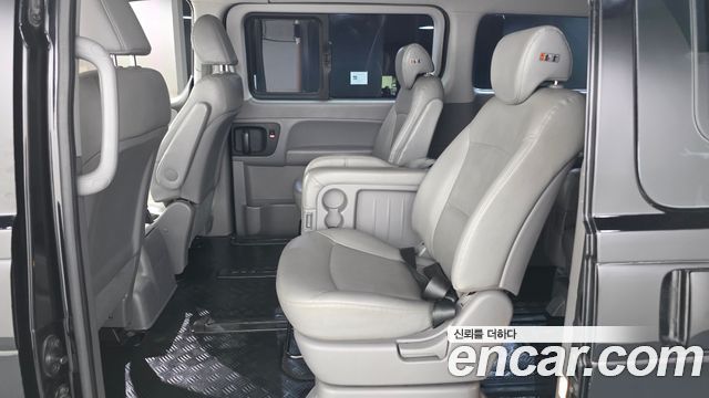 Hyundai Starex 2019 — photo 16
