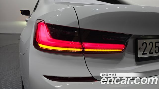 BMW 3-Series 2020 — photo 9