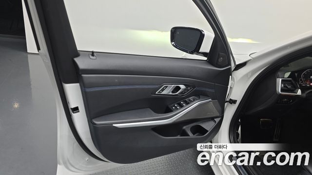 BMW 3-Series 2020 — photo 14