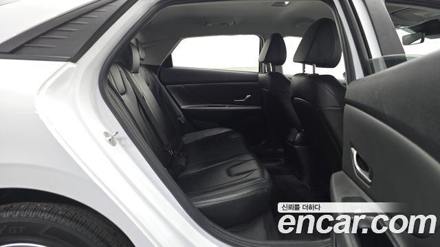 Hyundai AVANTE 2021 — photo 17