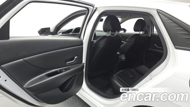 Hyundai AVANTE 2021 — photo 16