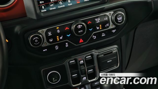 Jeep Gladiator 2022 — photo 24