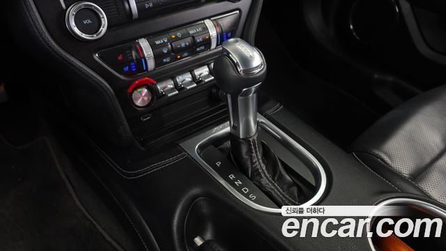 Ford Mustang 2020 — photo 9