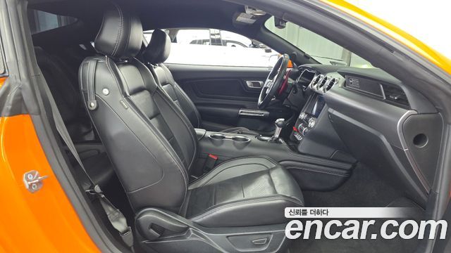 Ford Mustang 2020 — photo 11