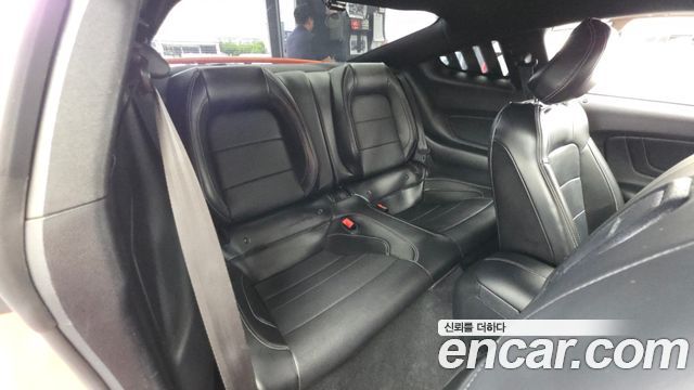 Ford Mustang 2020 — photo 12