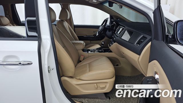 Kia Canival 2019 — photo 17
