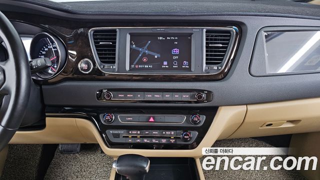 Kia Canival 2019 — photo 22