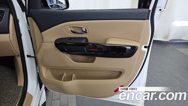 Kia Canival 2019 — photo 15