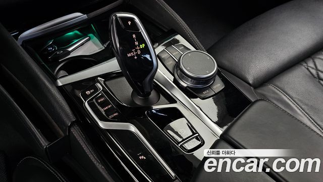 BMW 5-Series 2021 — photo 9