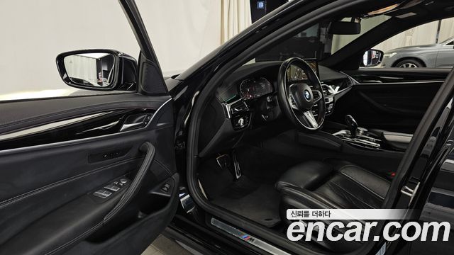 BMW 5-Series 2021 — photo 10