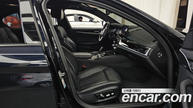 BMW 5-Series 2021 — photo 11
