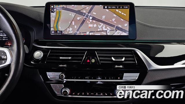 BMW 5-Series 2021 — photo 14