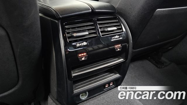 BMW 5-Series 2021 — photo 18