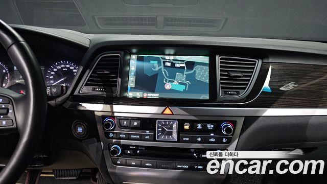 Genesis G80 2018 — photo 20