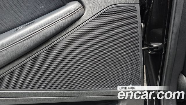 Genesis G80 2018 — photo 29