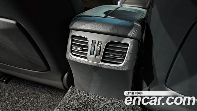 Genesis G80 2018 — photo 31