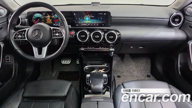 Mercedes-Benz A-Class 2020 — photo 10
