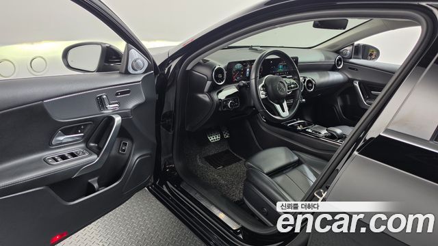 Mercedes-Benz A-Class 2020 — photo 13