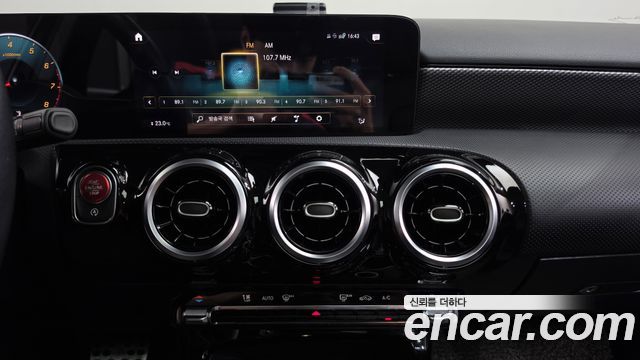 Mercedes-Benz A-Class 2020 — photo 18