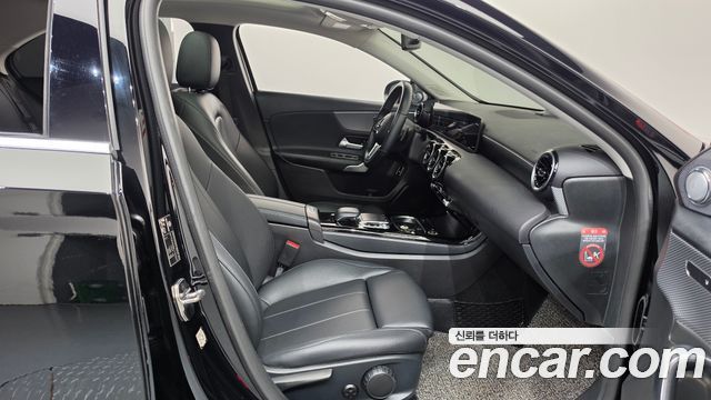 Mercedes-Benz A-Class 2020 — photo 16