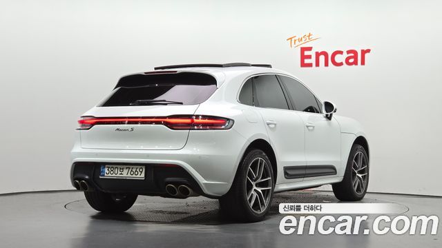 Porsche Macan 2022 — photo 2