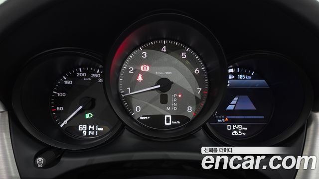 Porsche Macan 2022 — photo 11