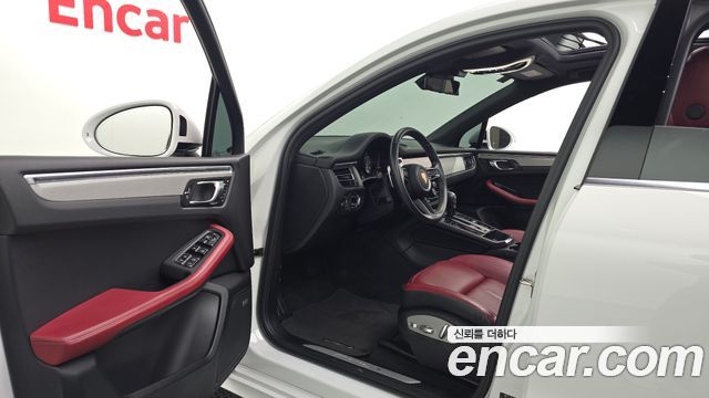 Porsche Macan 2022 — photo 13