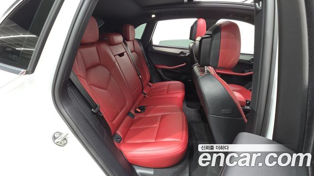 Porsche Macan 2022 — photo 17