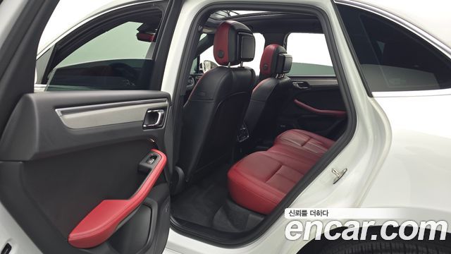 Porsche Macan 2022 — photo 18