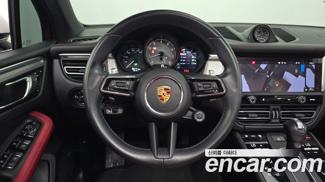 Porsche Macan 2022 — photo 19