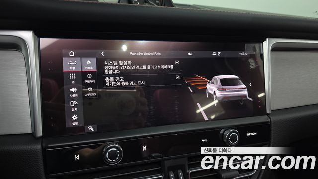 Porsche Macan 2022 — photo 22
