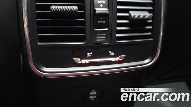 Porsche Macan 2022 — photo 24