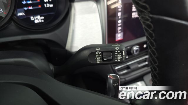 Porsche Macan 2022 — photo 25