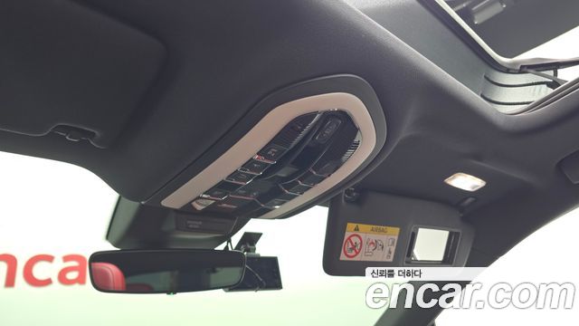 Porsche Macan 2022 — photo 26