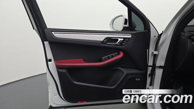 Porsche Macan 2022 — photo 14