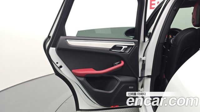 Porsche Macan 2022 — photo 15