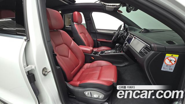 Porsche Macan 2022 — photo 16