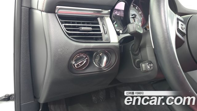 Porsche Macan 2022 — photo 27