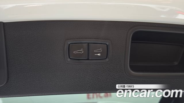 Porsche Macan 2022 — photo 31